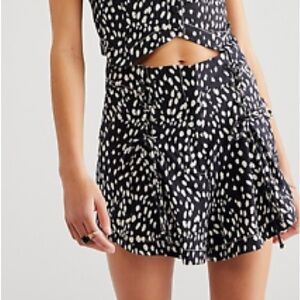 Free People Sz 2 Bennett Black Lace Up Printed Short